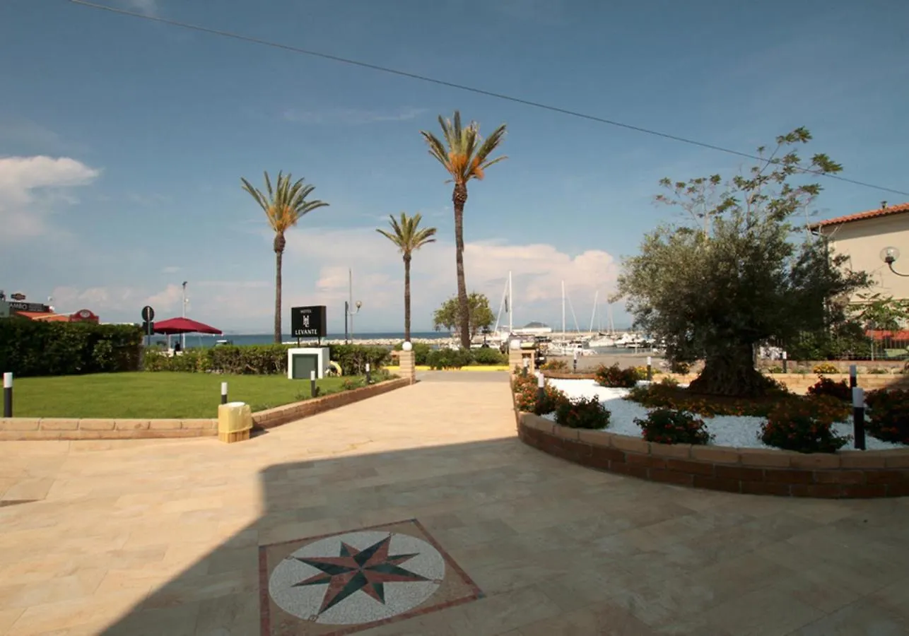 Hotel Levante - Isola D'Elba  Cavo